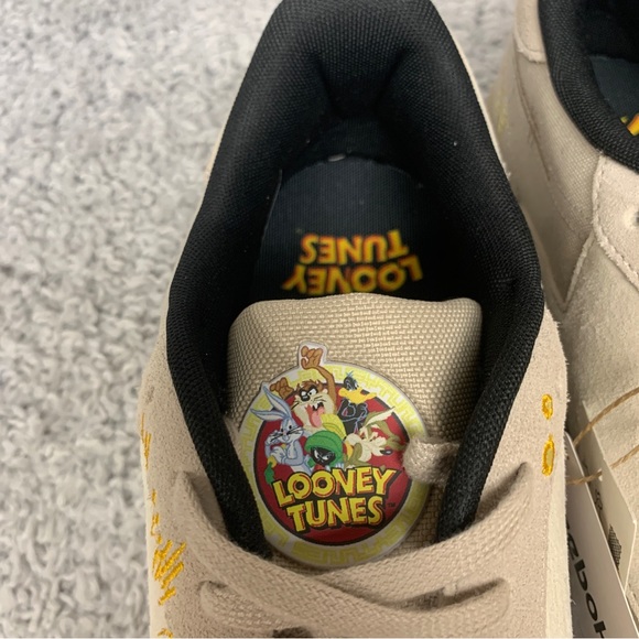 NEW Reebok Club C 85 Looney Tunes Beige Shoes Sneakers Mens Size 12 RARE LMT EDT - Picture 5 of 15
